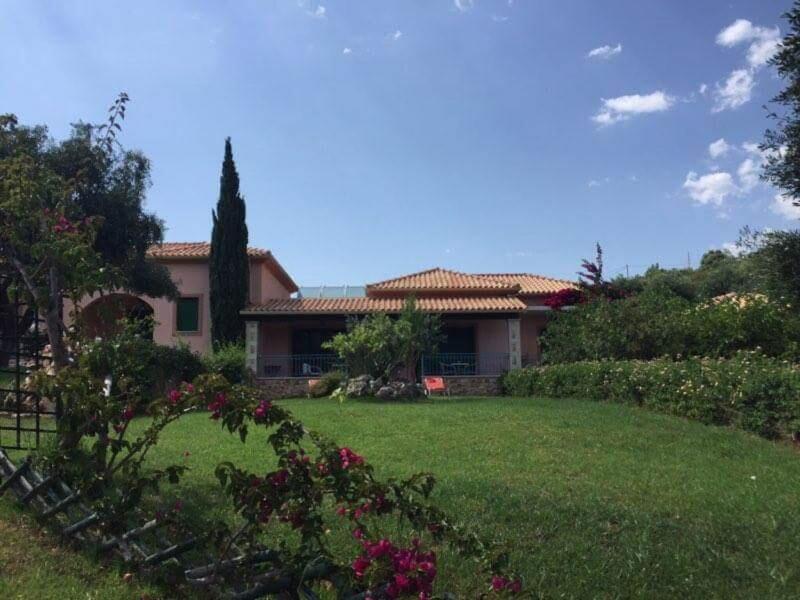 Aiora Suites Sívota Екстериор снимка