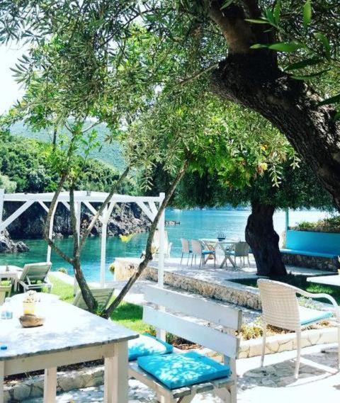 Aiora Suites Sívota Екстериор снимка
