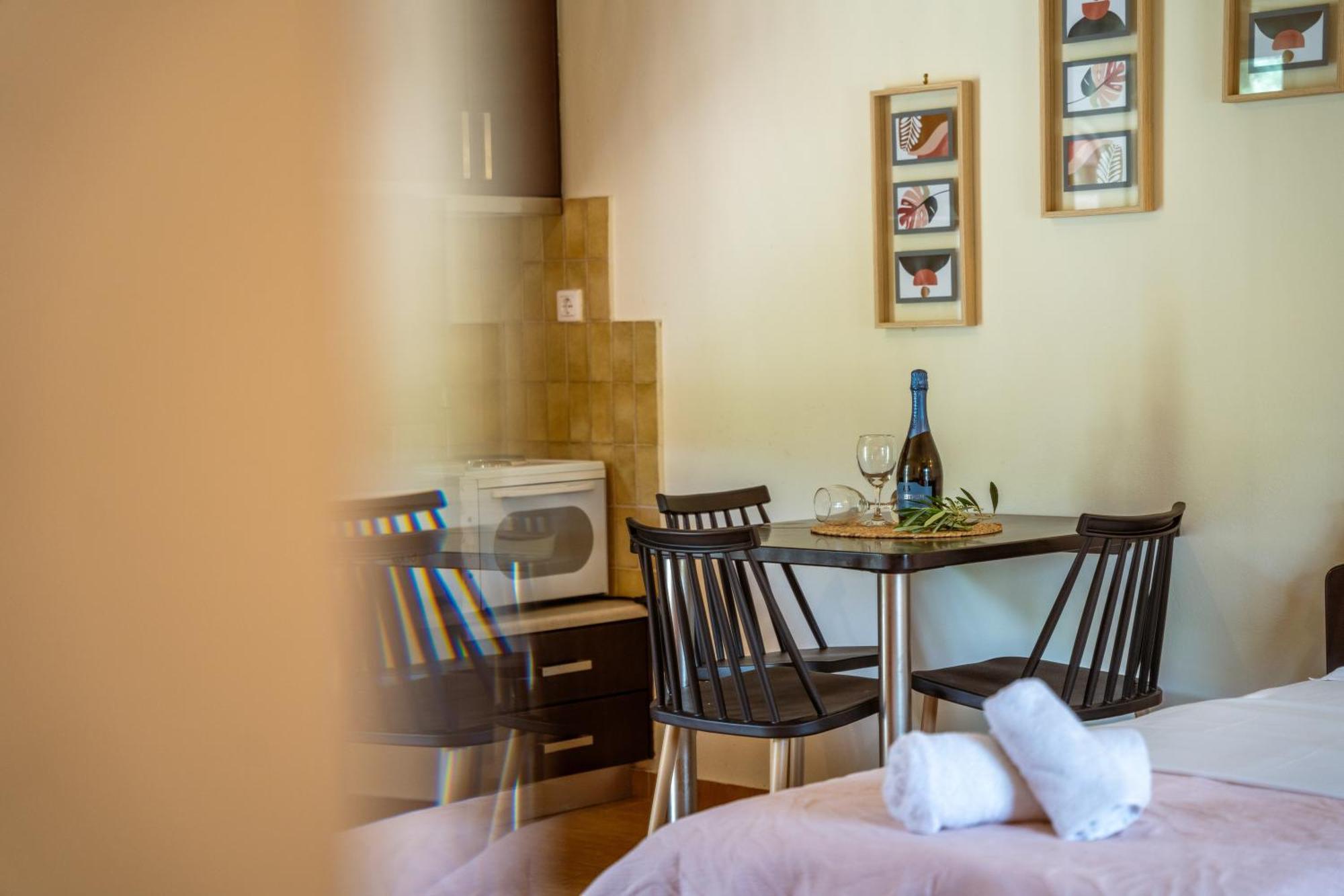Aiora Suites Sívota Екстериор снимка