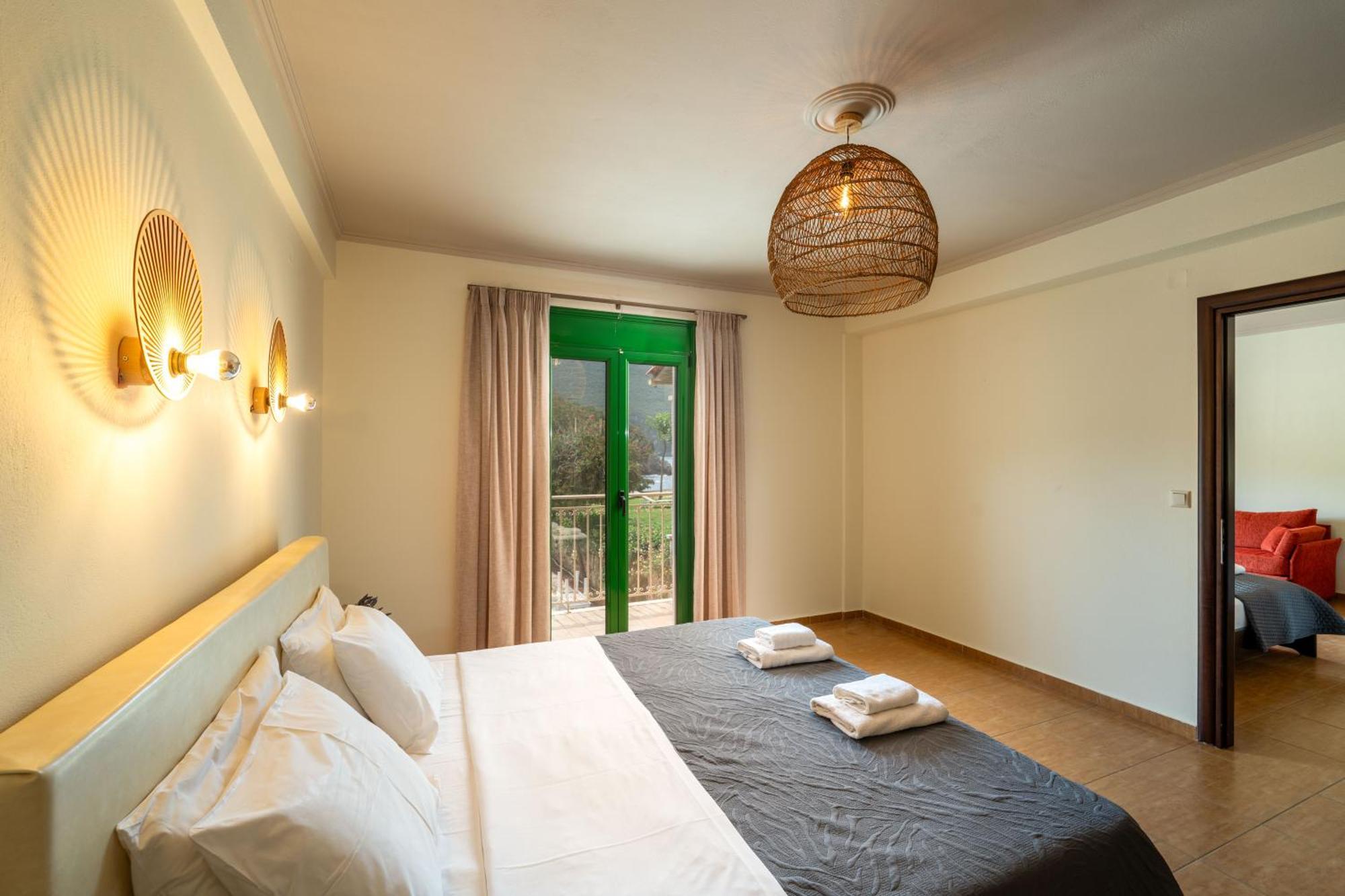 Aiora Suites Sívota Екстериор снимка