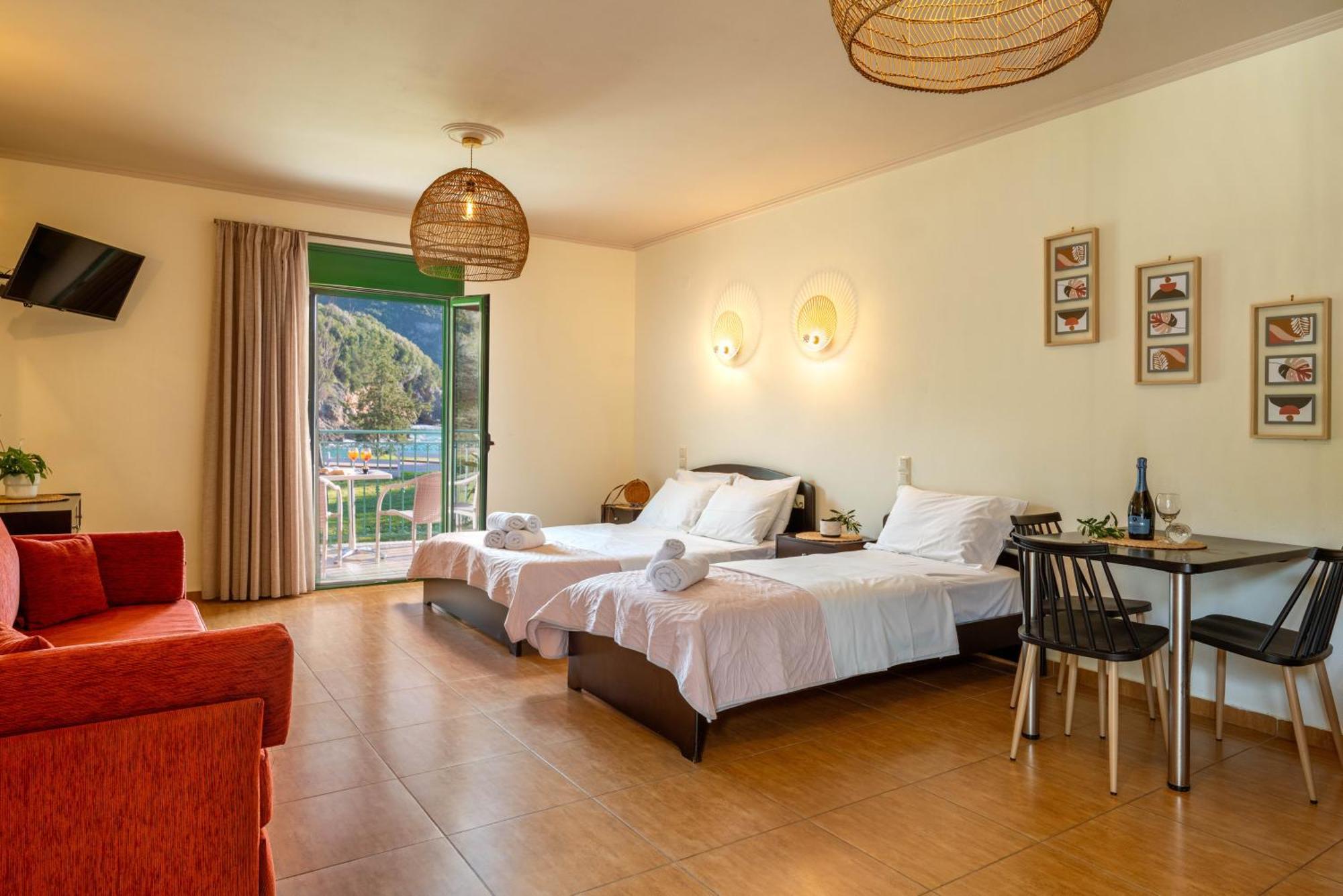 Aiora Suites Sívota Екстериор снимка