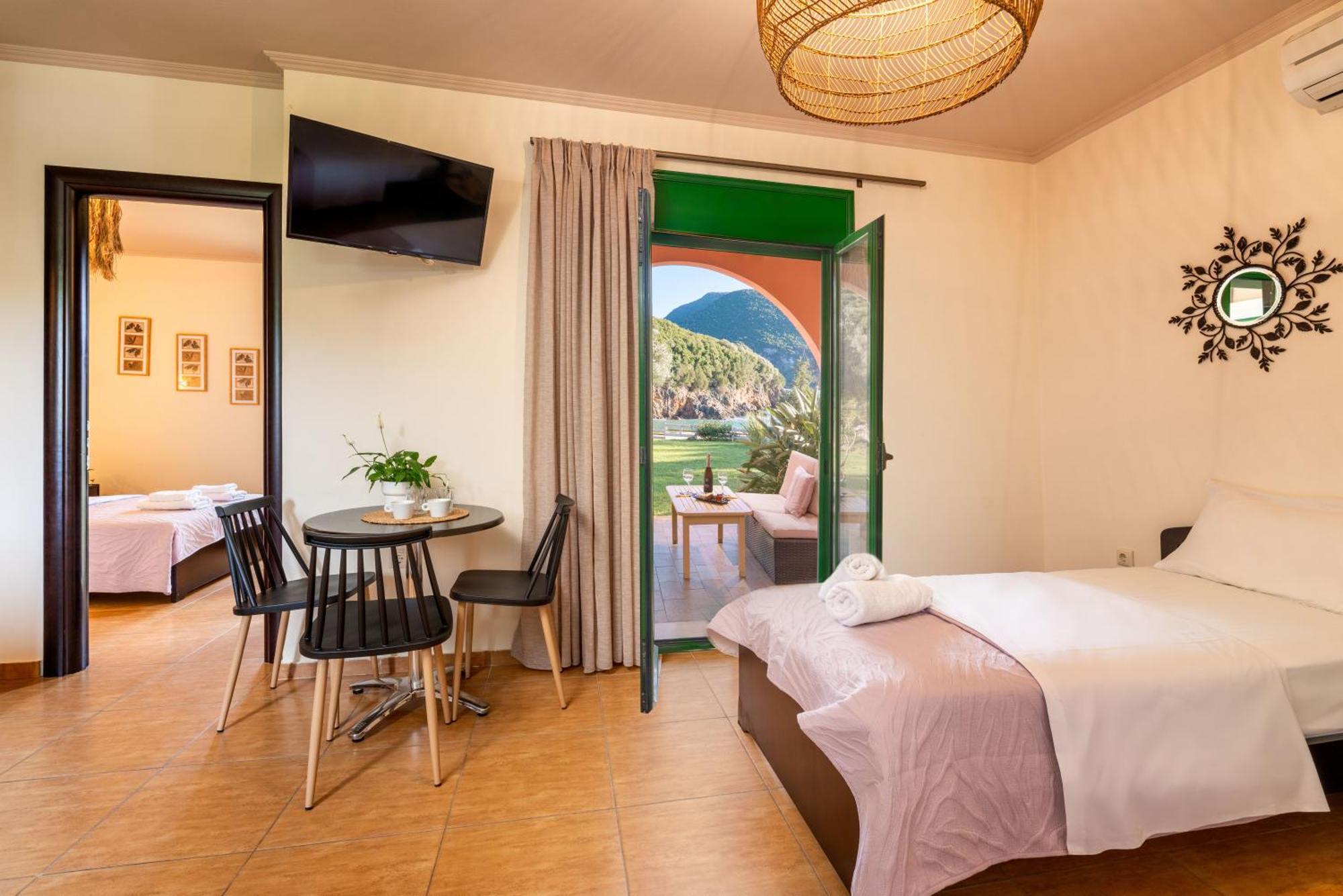 Aiora Suites Sívota Екстериор снимка