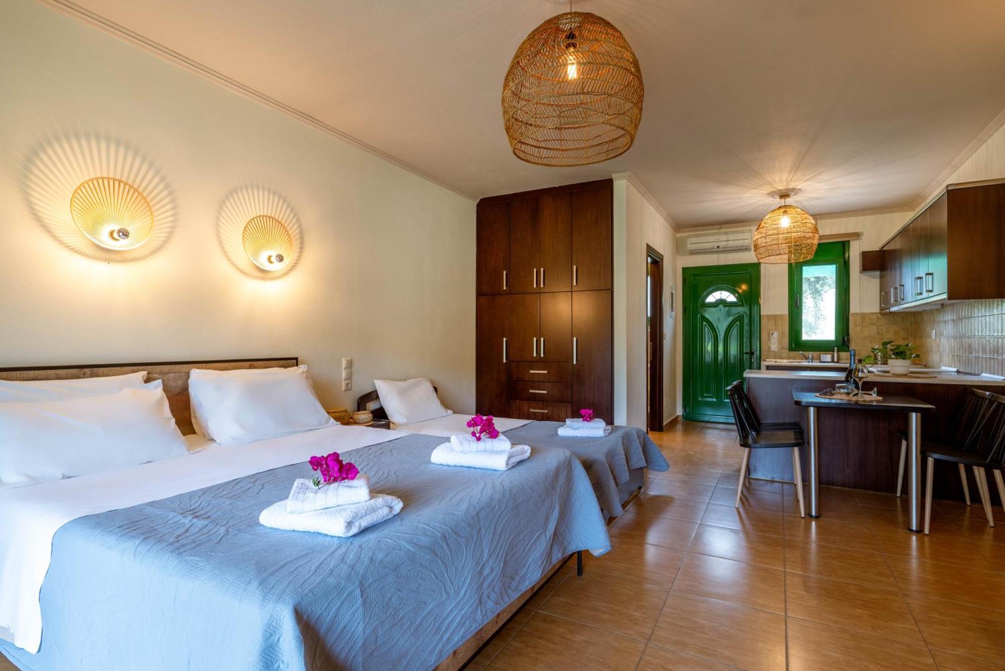 Aiora Suites Sívota Екстериор снимка