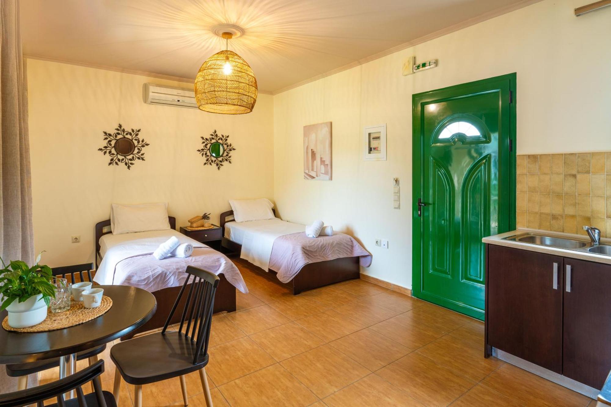 Aiora Suites Sívota Екстериор снимка