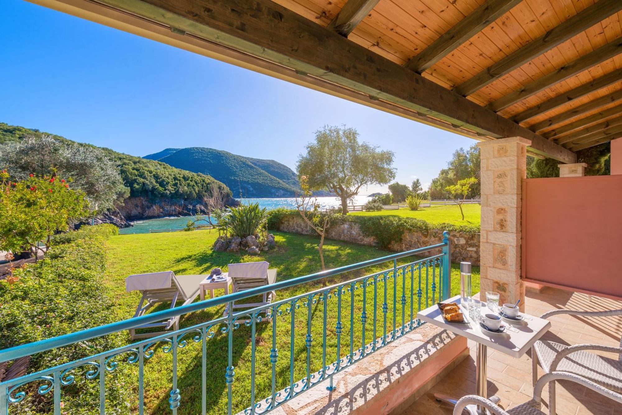 Aiora Suites Sívota Екстериор снимка
