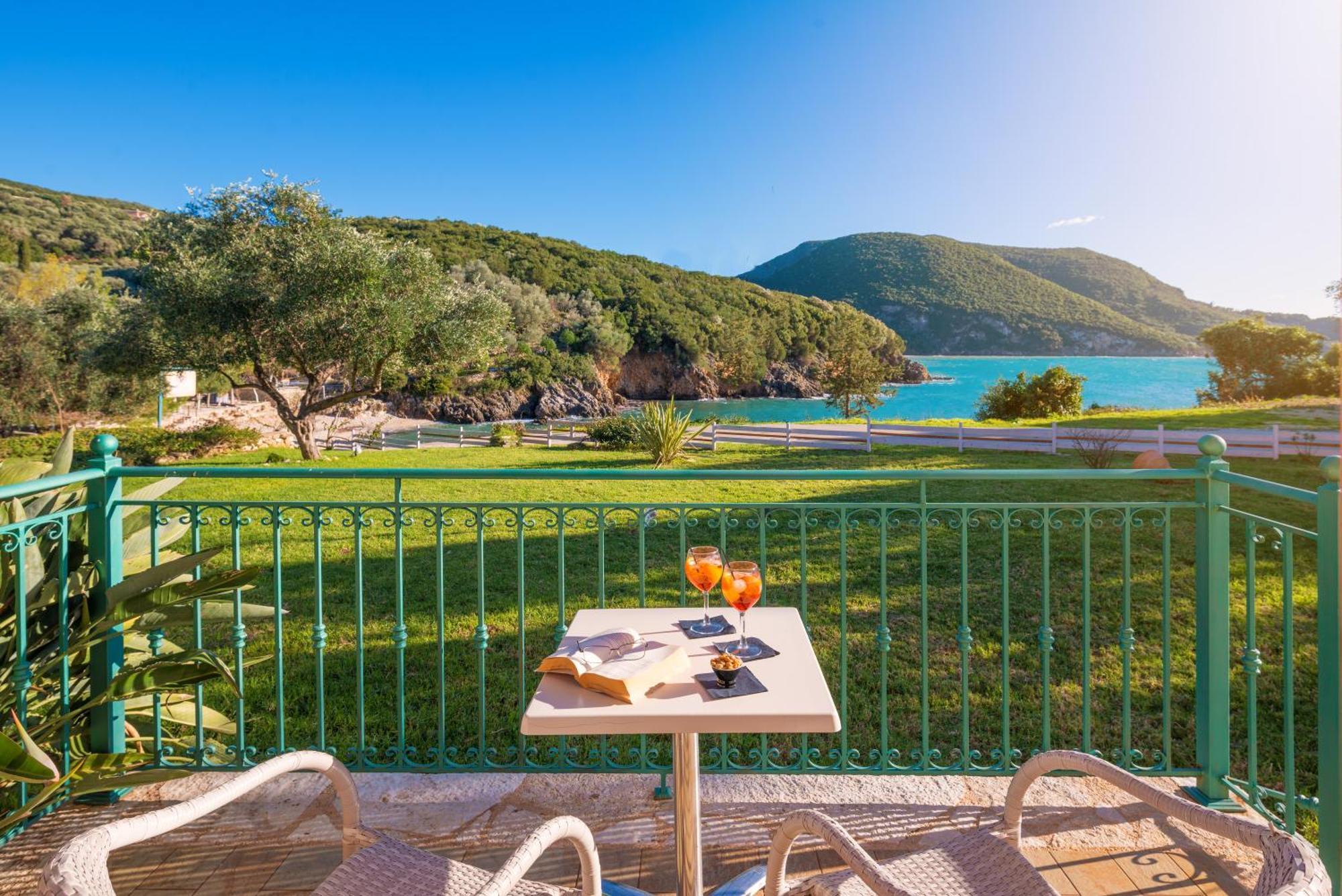 Aiora Suites Sívota Екстериор снимка